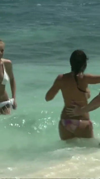 Lily Love et Sofia Cucci sont des salopes italiennes avec deux beaux seins fermes et des cheveux blonds qui adorent se faire enculer