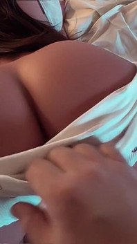 La ragazza ha scorettato nel mio naso e ho ordinato la bambola del sesso