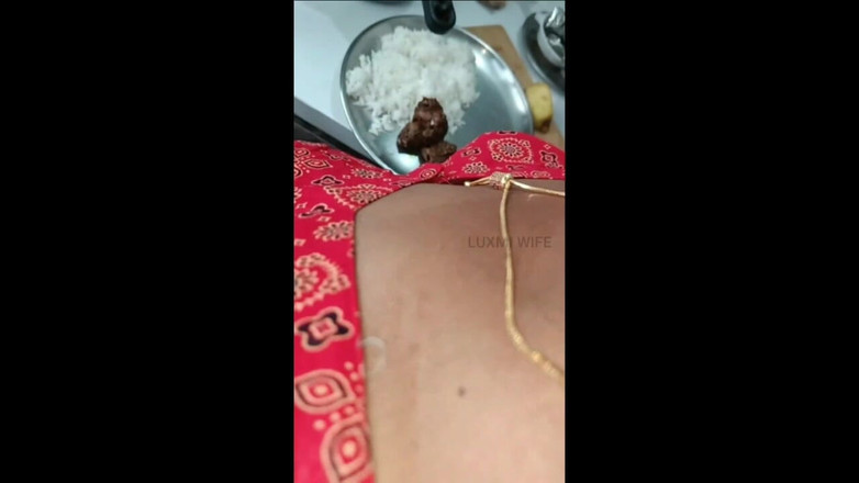 Luxmi Wife: Červená blůzová žlutá spodnička - dnešní oběd