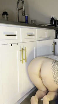 배관공과 섹스하고 입에 파이프를 빼내는 Bigmax8inch 여친 딕플래쉬