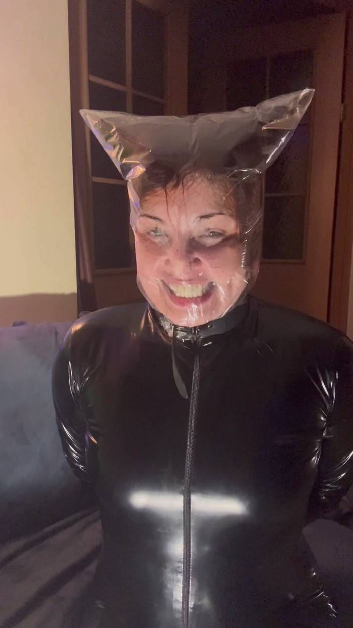 Elena917: Strakke plastic zak en latex