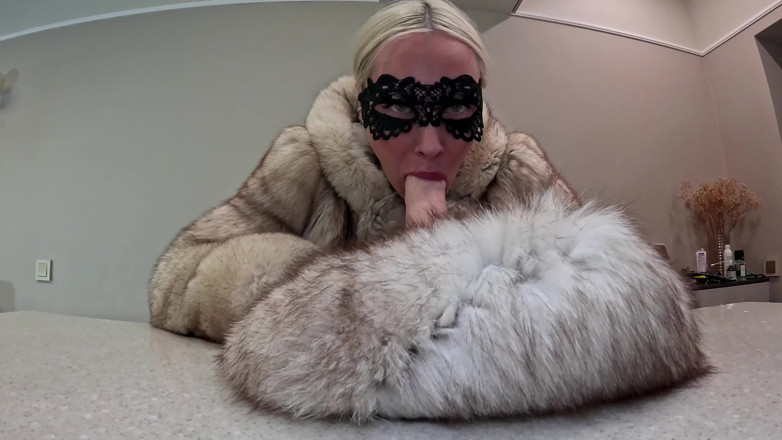Crazywifeslut: Crazywifeslut Hace Que Tres Cuellos De Piel Se Ensucien Y...