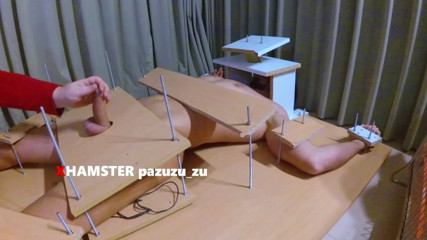 Pazuzu_zu: Femdom kaki menggoda dan mengusik. Handjob dengan orgasme yang musnah