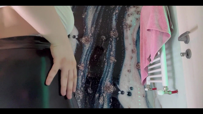 JuiceLussie: Deri leggins'te oral seks. Lateks içinde büyük