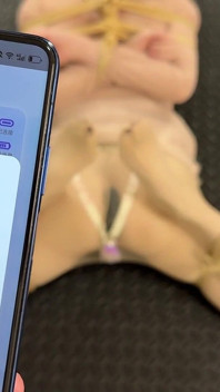 Pelanggan merakam palam dubur yang bergetar dan orgasme muktamad bobobei