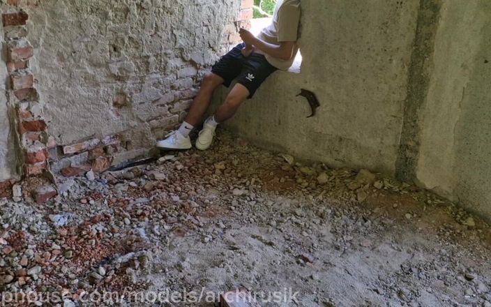 ArchiRusik: Ik heb een femboy-studentenjongen verdoeide, voor het eerst een lul...
