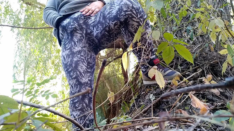 Elena: Curvy MILF with big belly and huge ass in leggings...