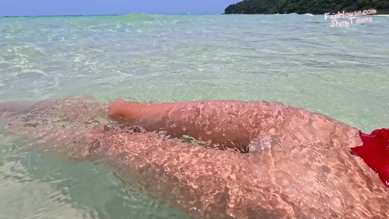 Shiny teens: 910 in Pantyhose Under Water