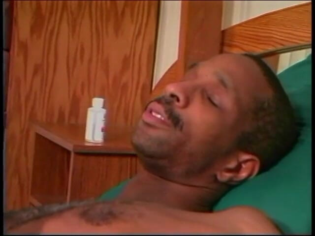 First Black Sexperience: Si jalang putih yang bengkung deepthroat zakar hitam besar di...