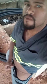 Masturbándose escondida en el trabajo