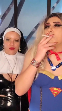 Superwoman dan Biarawati Merokok Vs120s