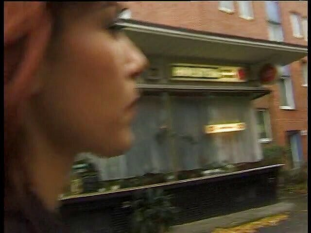 Lucky Cooch: Intervista all'aperto con una ragazza sexy