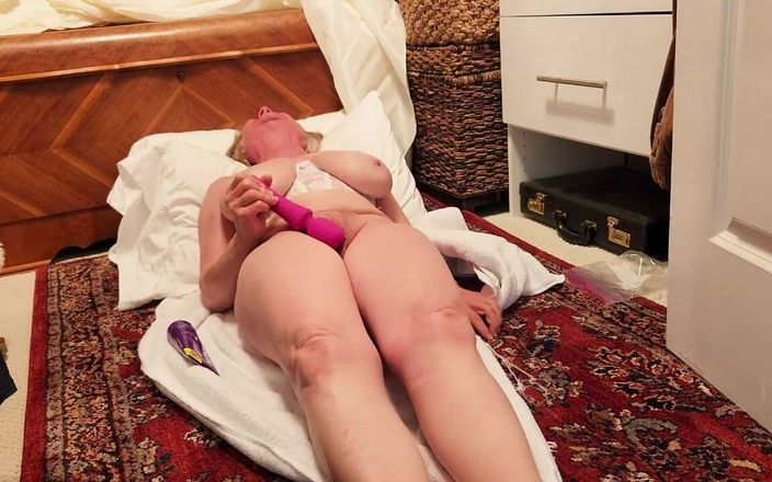 MarieRocks: Masturberend orgasme gilf g.o.a.t.