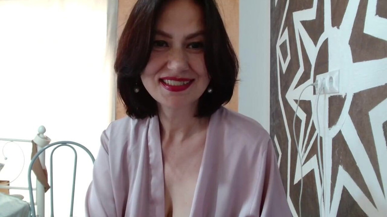 ANGELA_LADY: Te fijas en el coño de una milf y te...