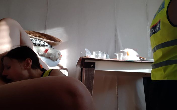 Lesbian-illusion: Heet politie lesbisch trio