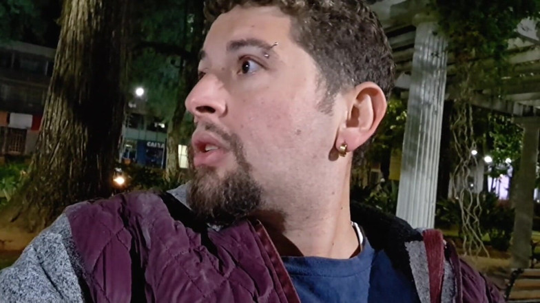 Marcosninfo: 夜に男を探しに出かけて、何が起きたのか確かめに行きました