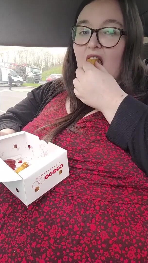 SSBBWLadyBrads: LadyBrads vs burger king