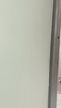 何をしていますか。私が休んでいる間に親友が継母とセックスしているのを見て驚きました