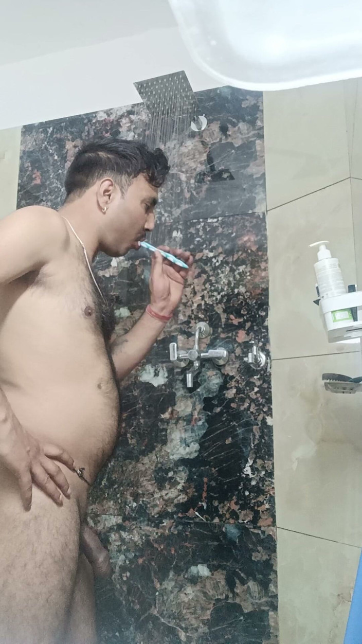 Rajasthani-old-lover: Indiano desi uomo sesso e spettacolo doccia scarpa e masturbazione