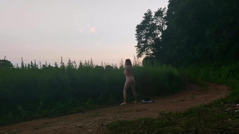 MissPopa: Я роздягаюся біля дороги і торкаюся свого