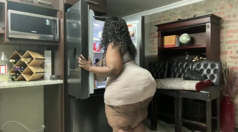 Legendary Booty Overdose: Siyah dev kadın azdırıyor ve inliyor