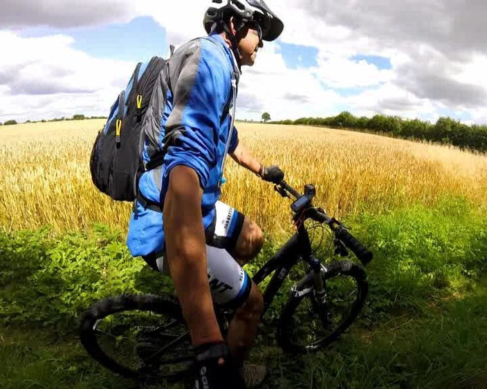 Andy: Kıyafetler mi Yoksa Kıyafetsiz mi