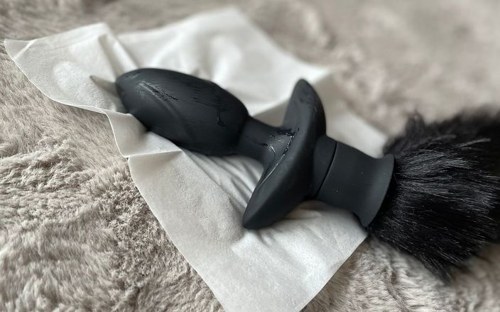 ushirosugatanomiki: Automatisk tail-swinging plug vibrator insatt och lämnad ensam