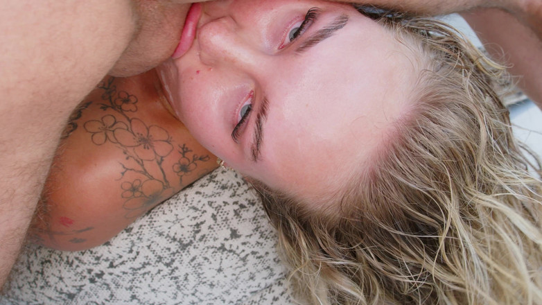 Yeri Blue: Modella Inglese Primo Sgang