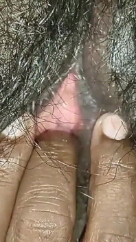 마누라에게 누드 마사지를 해주는 젊은 이웃 -6