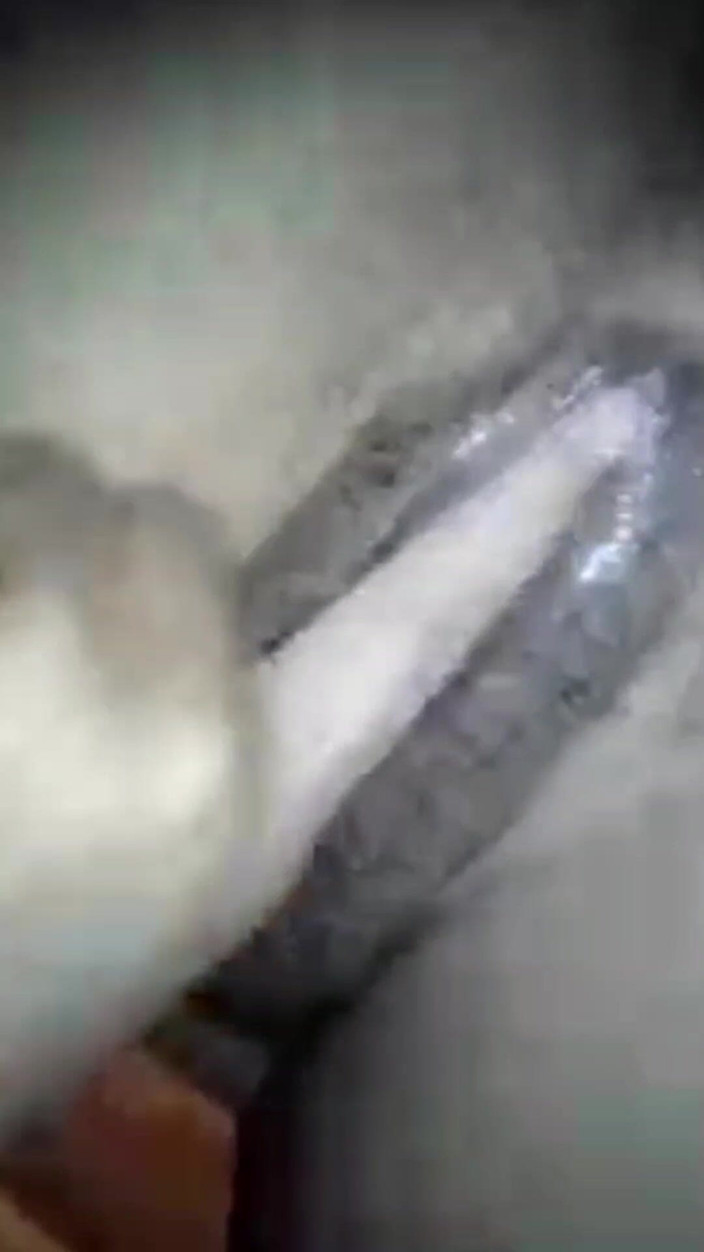 Puja viswash: Оголена дівчина в жовтій сукні, відео