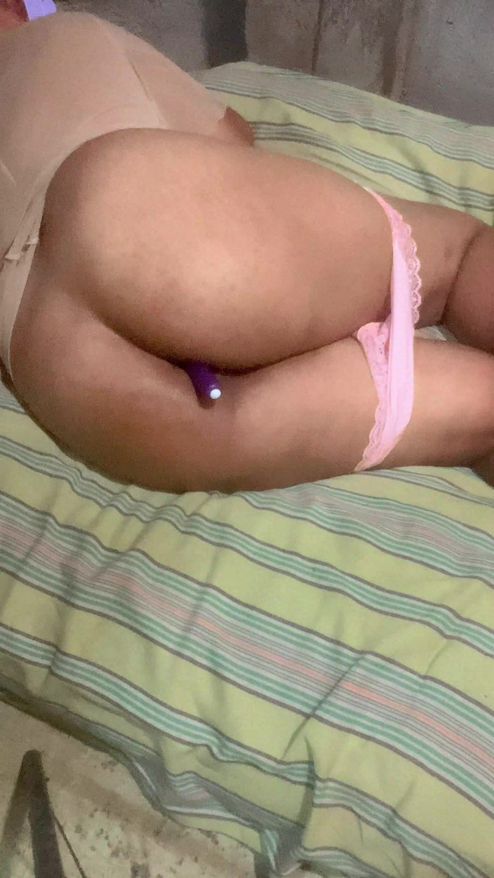 Tiyana: Curvă excitată futută