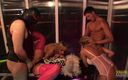 Granny Outlet: Tři okouzlující milf striptérky oblečené v barevném prádle šukají v klubu...