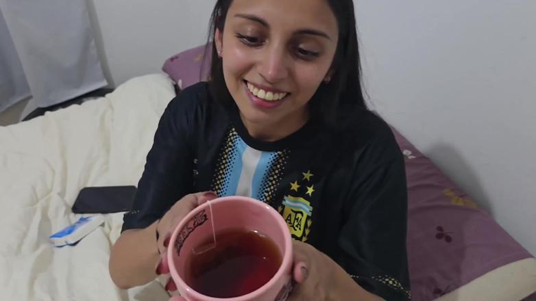 LoverDevilx: Erkek arkadaşımın arkadaşı benimle ilgilenmeye geliyor ve ona hayatının en...