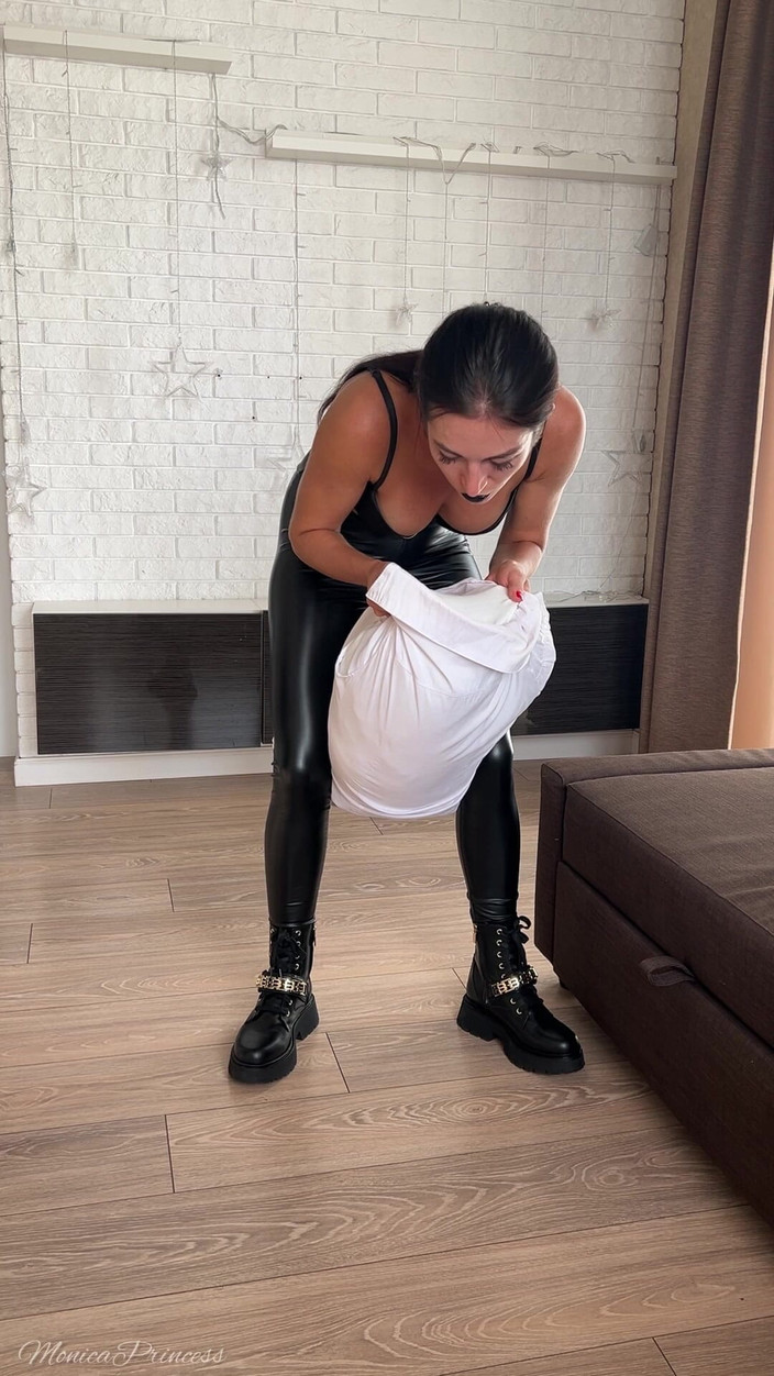 Princess Monica: Testamentsvollstrecker tritt vortäuschenden mann und macht bodyscissors