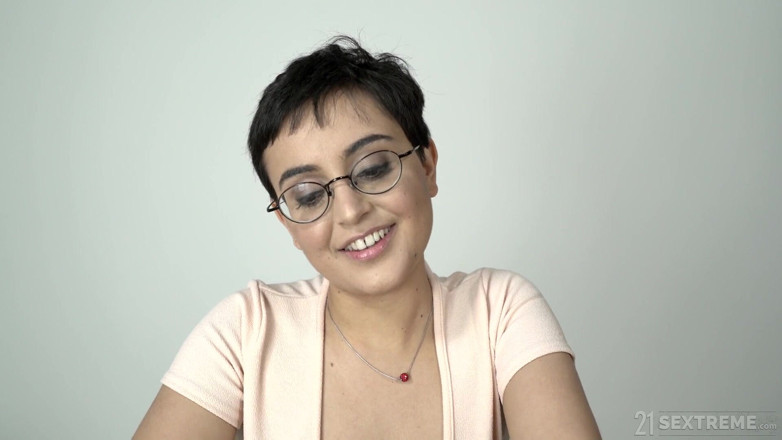21 Sextreme: 21 Sextreme - laayak daadi ko taaja beb ke saath lesbiyan...