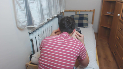 xblueboyz: Dicker nackter schwanz dringt in enges loch von twinks ein
