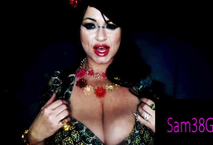 Samantha 38G: Godaan bibir Serena