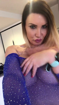 Extrémní anál až do zadku blue rhinestone outfit