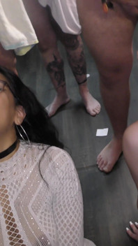 Napalone babes uwielbia dzielić się kogutami i spermą