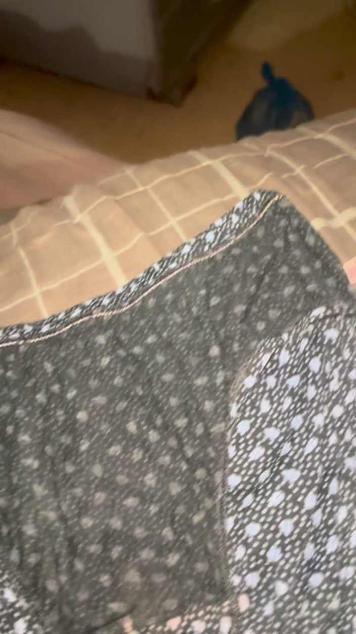 Cumlover35804: Vado a caccia della mia sorellastra vergine in biancheria intima...