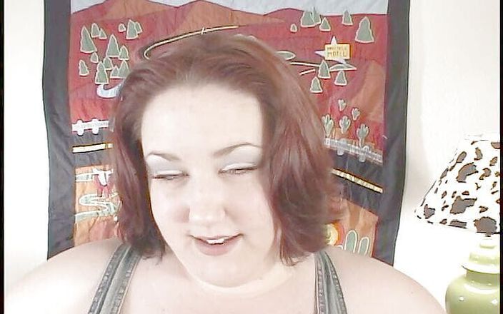 Perv Milfs n Teens: Величезне молочне вим'я таке смачне, і коли ти вставляєш товстий ділдо у свою тугу пизду, мій член стає дуже жорстким