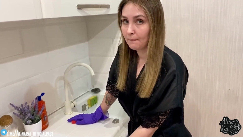 Alina Rai: Madrastra follada en el coche después de lecciones de conducción