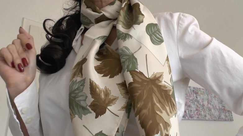 Lady Victoria Valente: सिल्क स्कार्फ फैशन शो, जॉय, लेडी विक्टोरिया वैलेंटे
