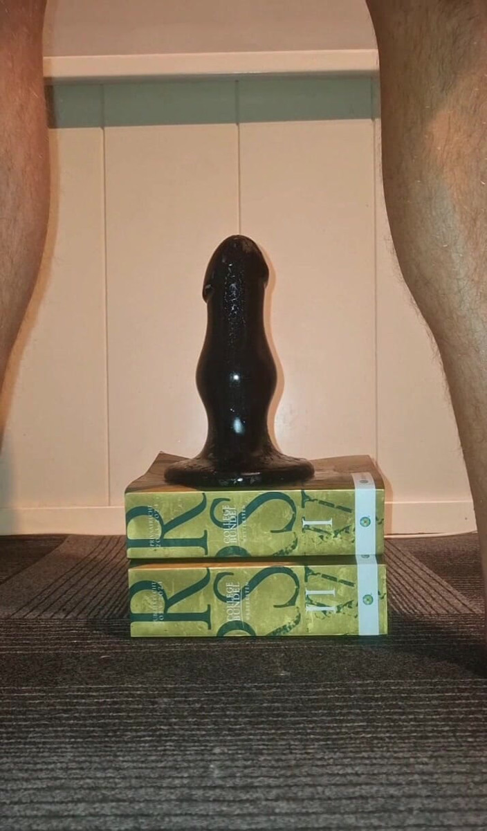 NoFace Twink X: Hot Gay Twink Loves to Take His Huge Stinger Toy