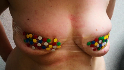 Bouncy Tits Action: Tieten en duimzakken