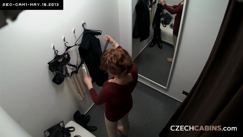Czech Cabins: Kabin Czech 24: Tetek besar MILF keluar - Memakai persembangan kongkek seperti...
