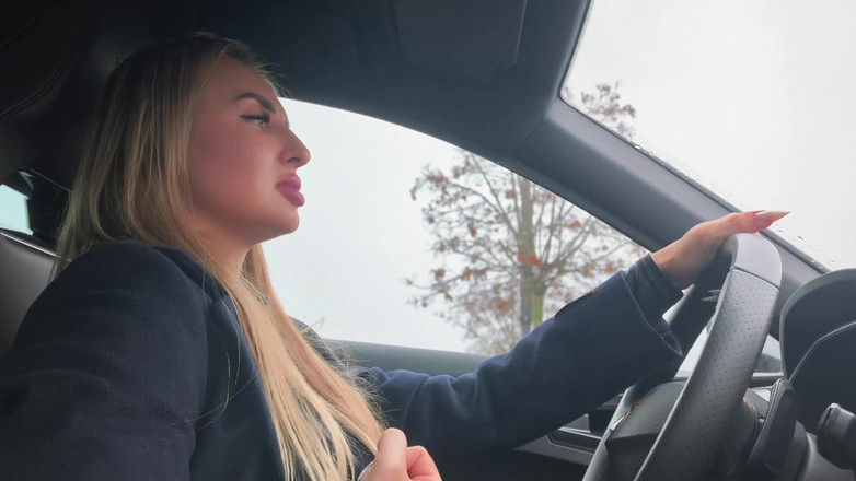 Goddess Lena: Nữ thần bơm bàn đạp