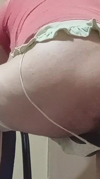 Je me sens très sexy et j’attends avec impatience une bite épaisse.