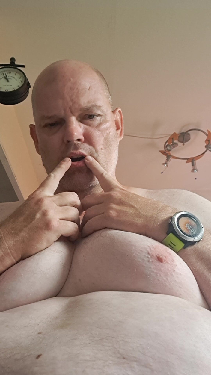 Fickspecht: The Slut Is in Dire Need of Cocks