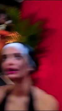 Intenzivní show lesbiček, které jsou ošukané obrovským robertkem a hrají si s jejich vibrátorem